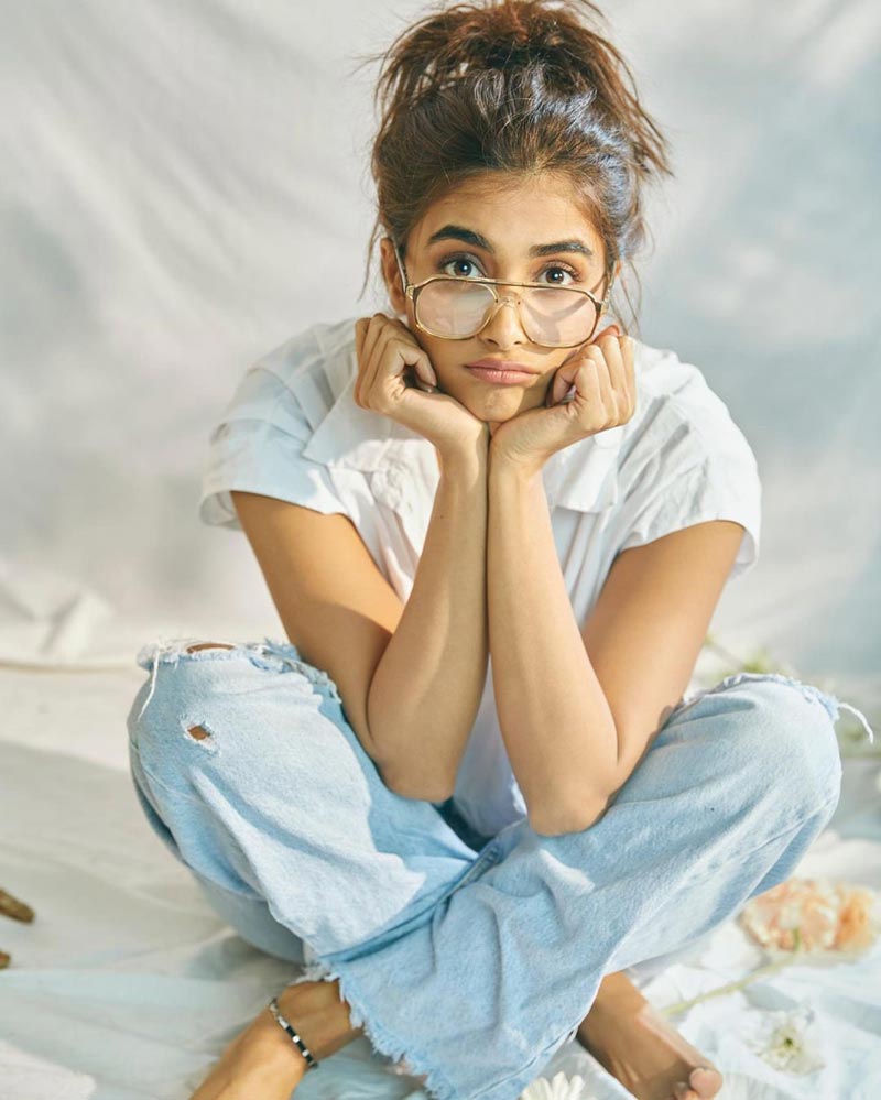 pooja hegde,pooja hegde throwback pic,radhe shyam movie,winter  పిక్ టాక్: మరోసారి వింటర్ కావాలంటుంది  