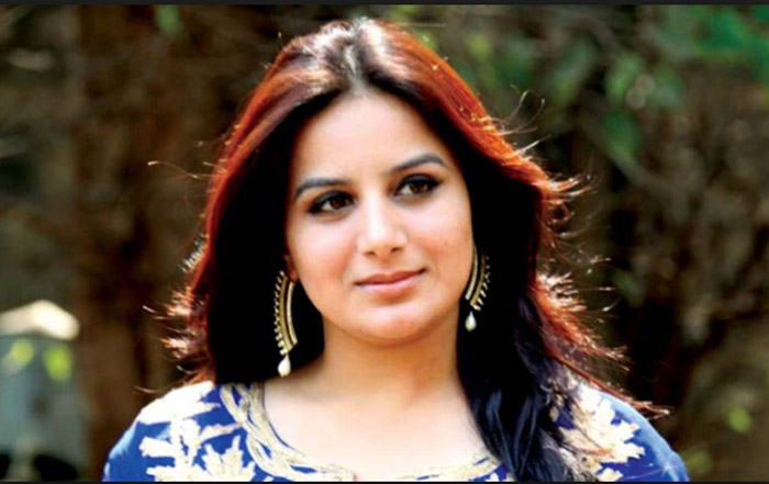 pooja gandhi,dandupalyam actress,politics,bjp  ఈ నటికి బిజెపిలో చేరాలని ఉందట!