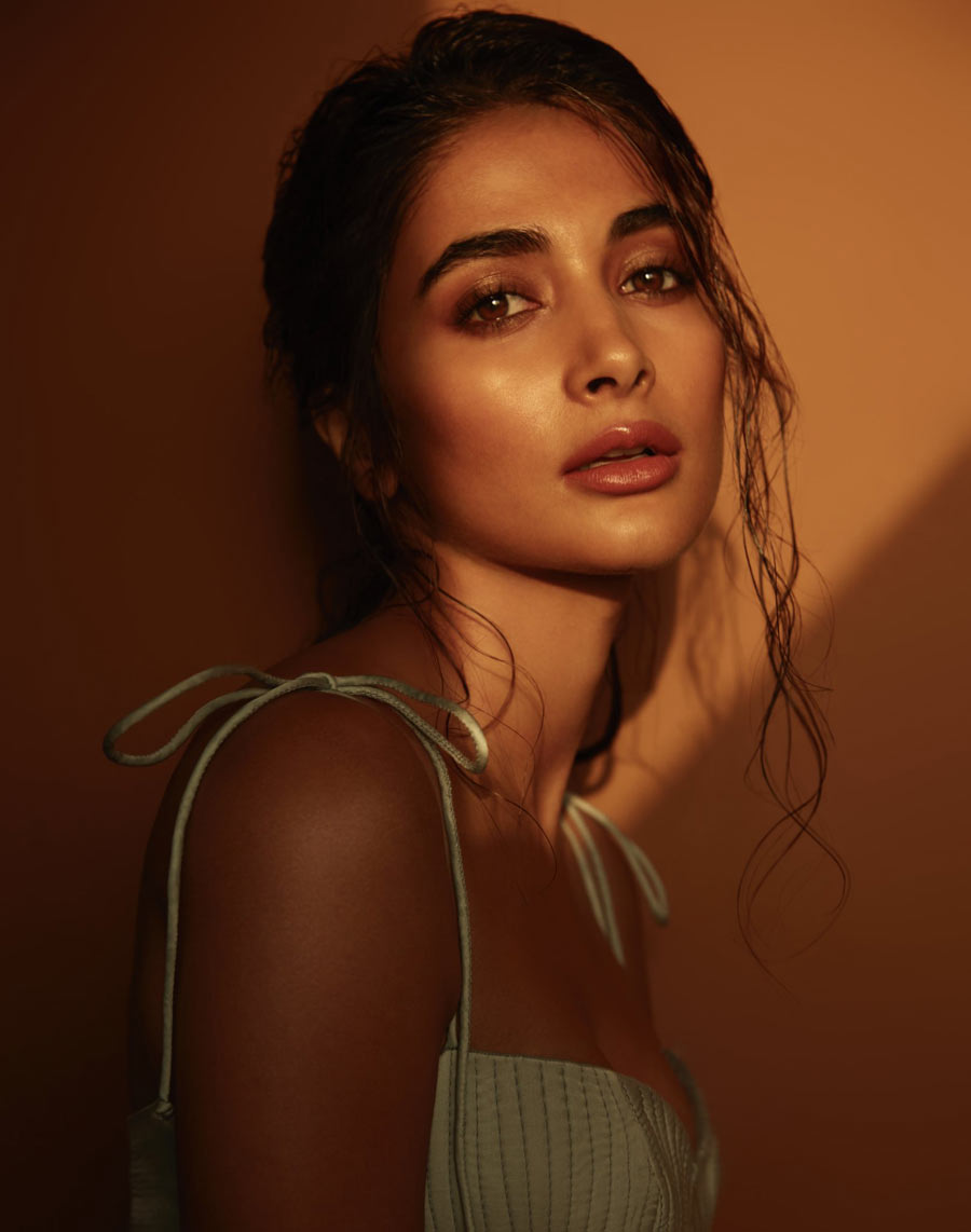 pooja hedge,pooja hedge latest glamour look,pooja hedge new images,pooja hegde news  పూజ హెగ్డే: లాక్ డౌన్ అందాలు