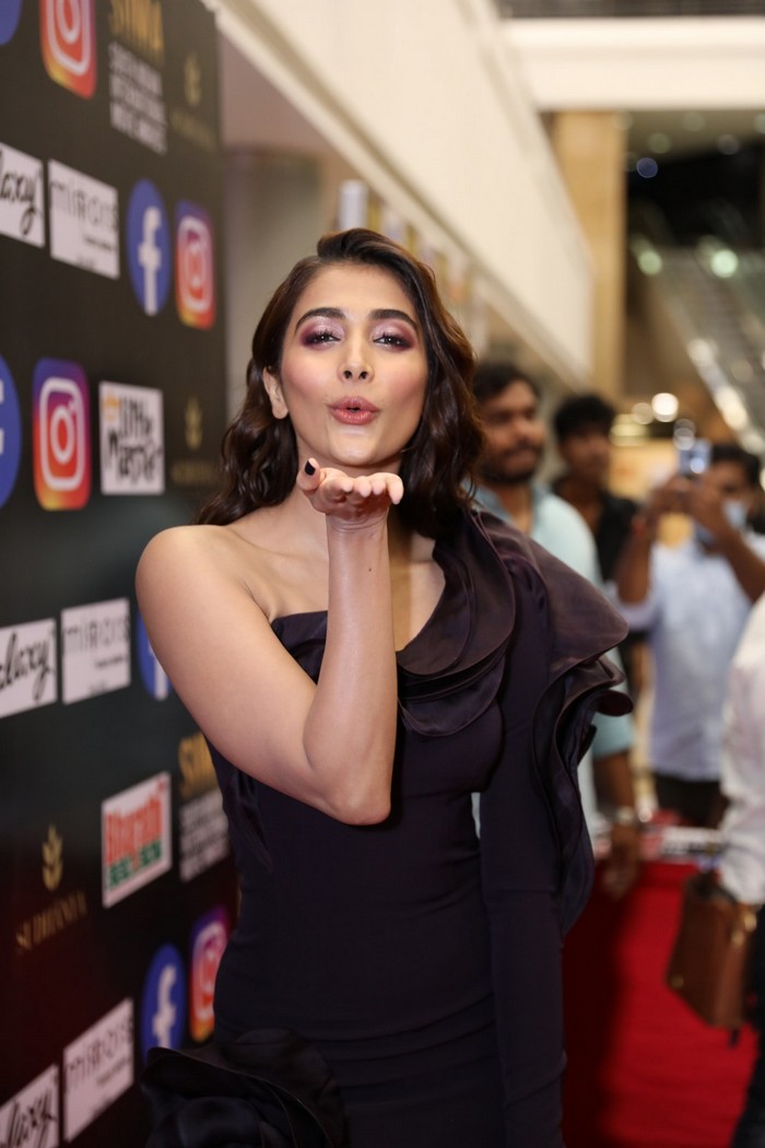 pooja hegde,pooja hegde glamour look,pooja hegde at siima2021  పూజ హెగ్డే సైమా సోయగం 