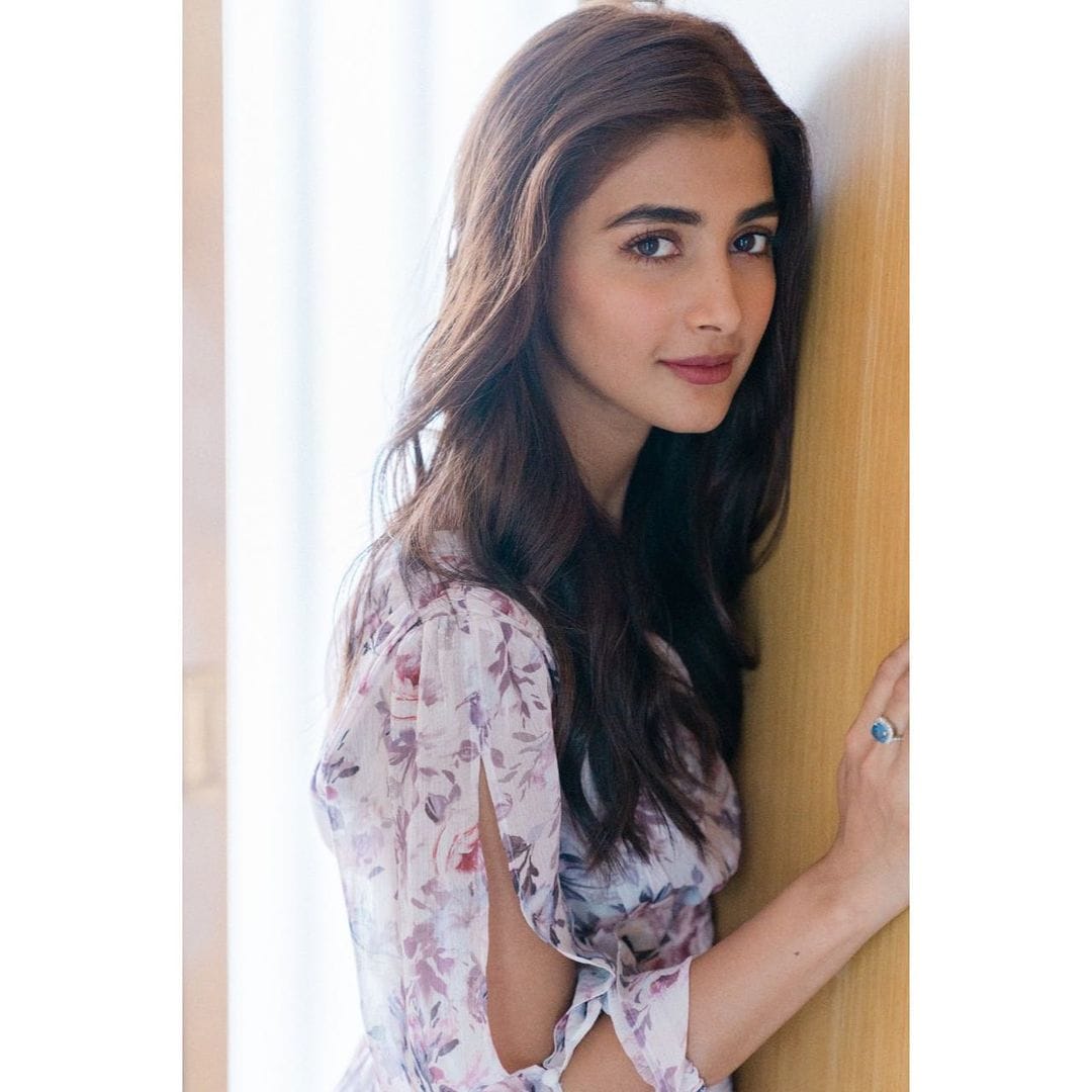 pooja hegde,bollywood,tollywood,pooja hegde photos,pooja hegde tested corona positive,salman khan  ఆ హీరోతో నటిస్తున్నందుకు పూజ ఎగ్జైట్మెంట్