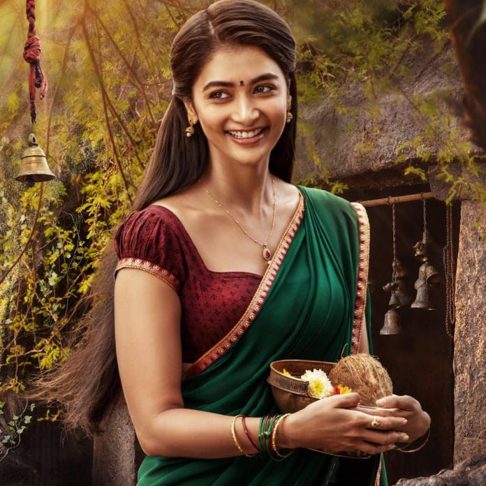 pooja hegde,acharya,beast movie,radhe shyam movie,prabhas,pan india movie  హ్యాట్రిక్ కొట్టిన పూజ హెగ్డే 