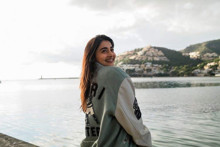 pooja hegde  పూజ హెగ్డే న్యూ ఇయర్ లుక్ 