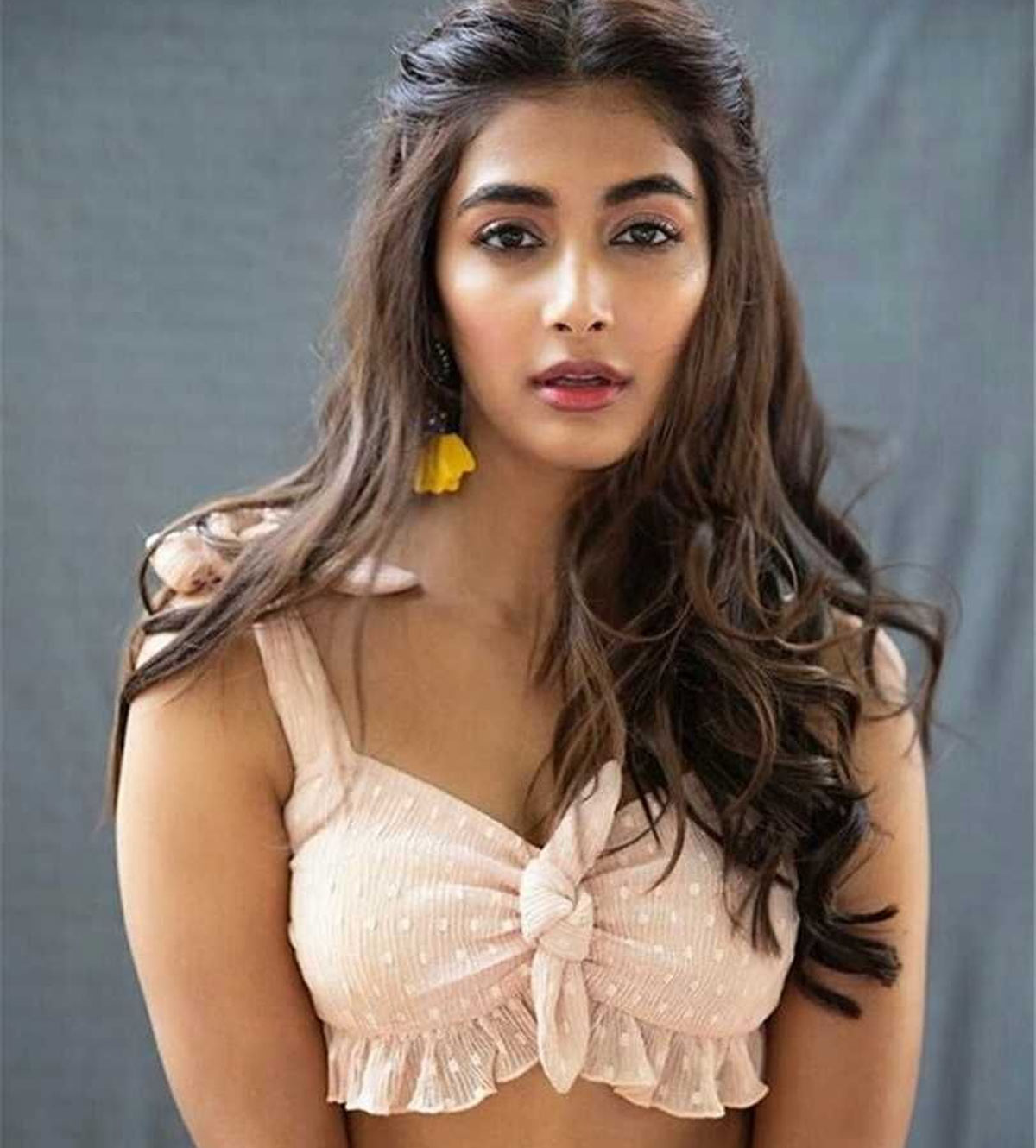 pooja hegde,ram charan,chiru,koratala,ram charan -chiru combo,acharya movie  చరణ్ జోడిగా జిగేలు రాణి