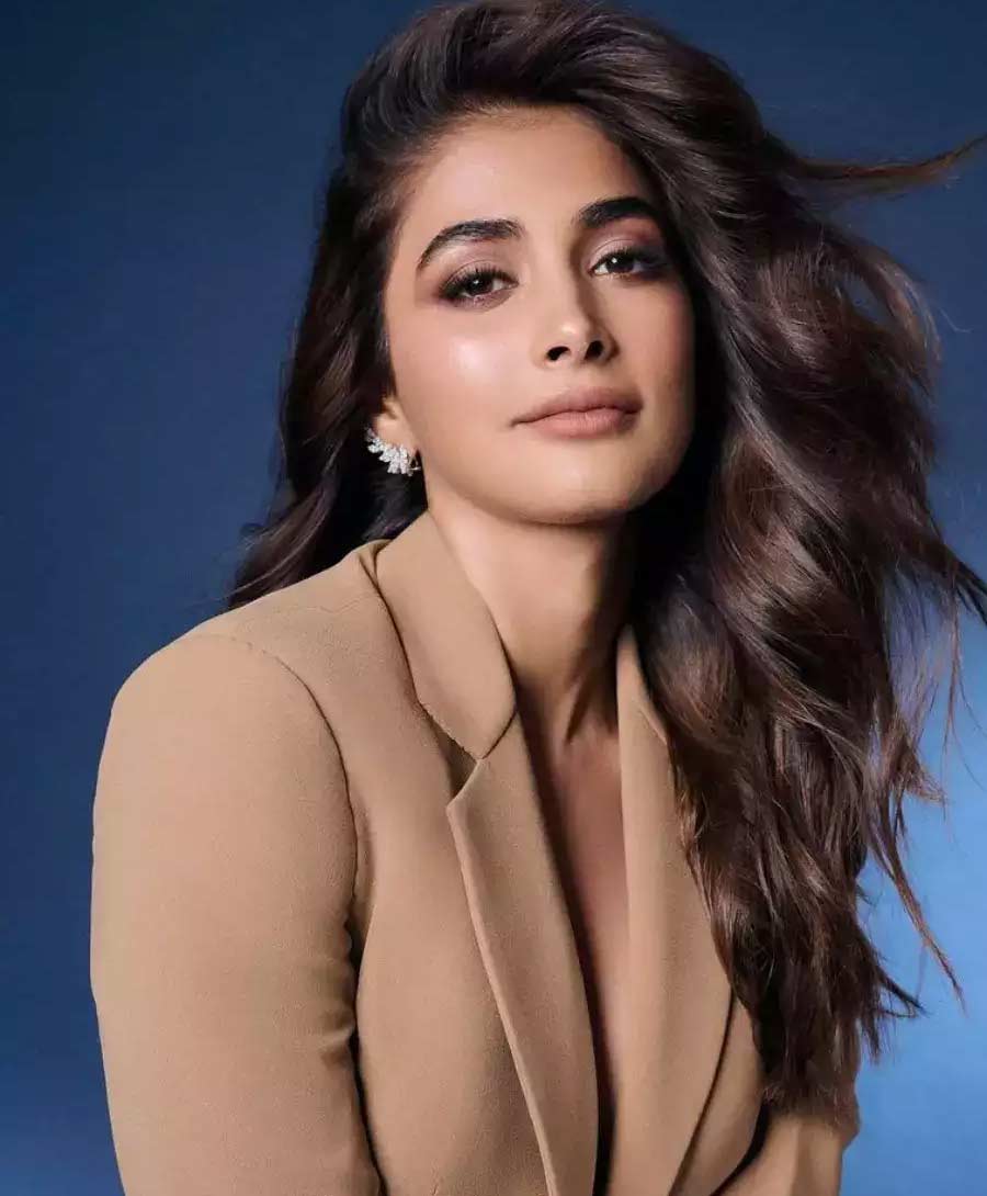 pooja hegde  దేవర కి ఐటమ్ గర్ల్ దొరికేసింది 