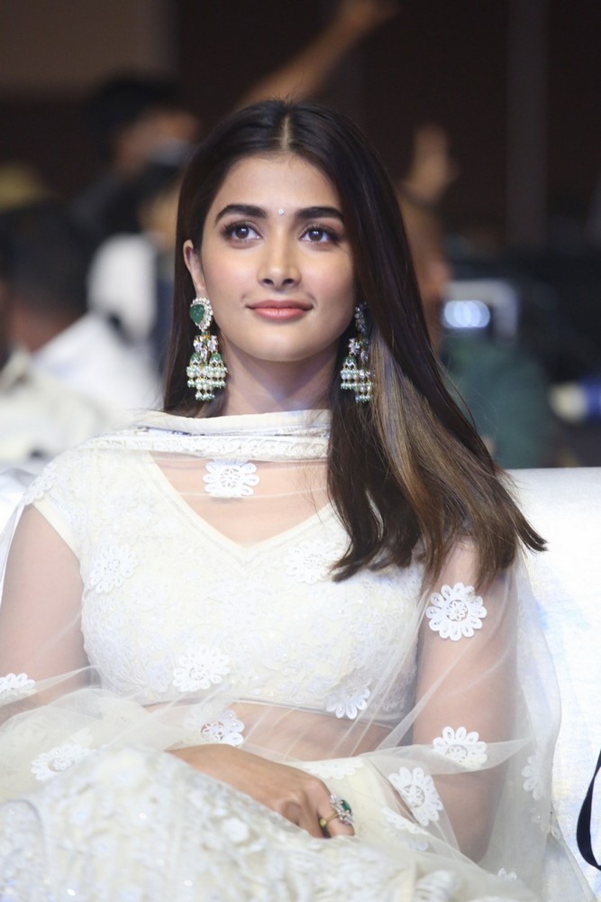 pooja hegde,pooja hegde latest photos,pooja hegde glamour photos,pooja hegde pics