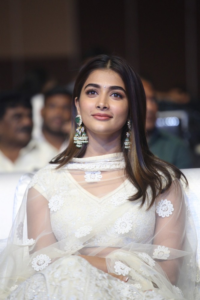 pooja hegde,pooja hegde latest photos,pooja hegde glamour photos,pooja hegde pics