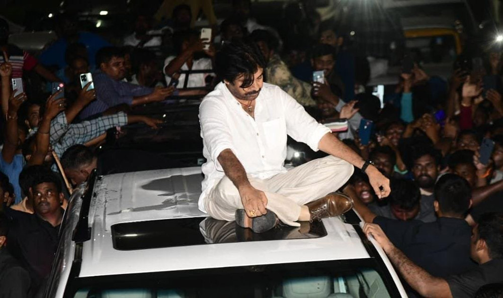 pawan kalyan,true leader,ysrcp,ap journey,janasena  వస్తా అన్నాడు.. వచ్చాడు