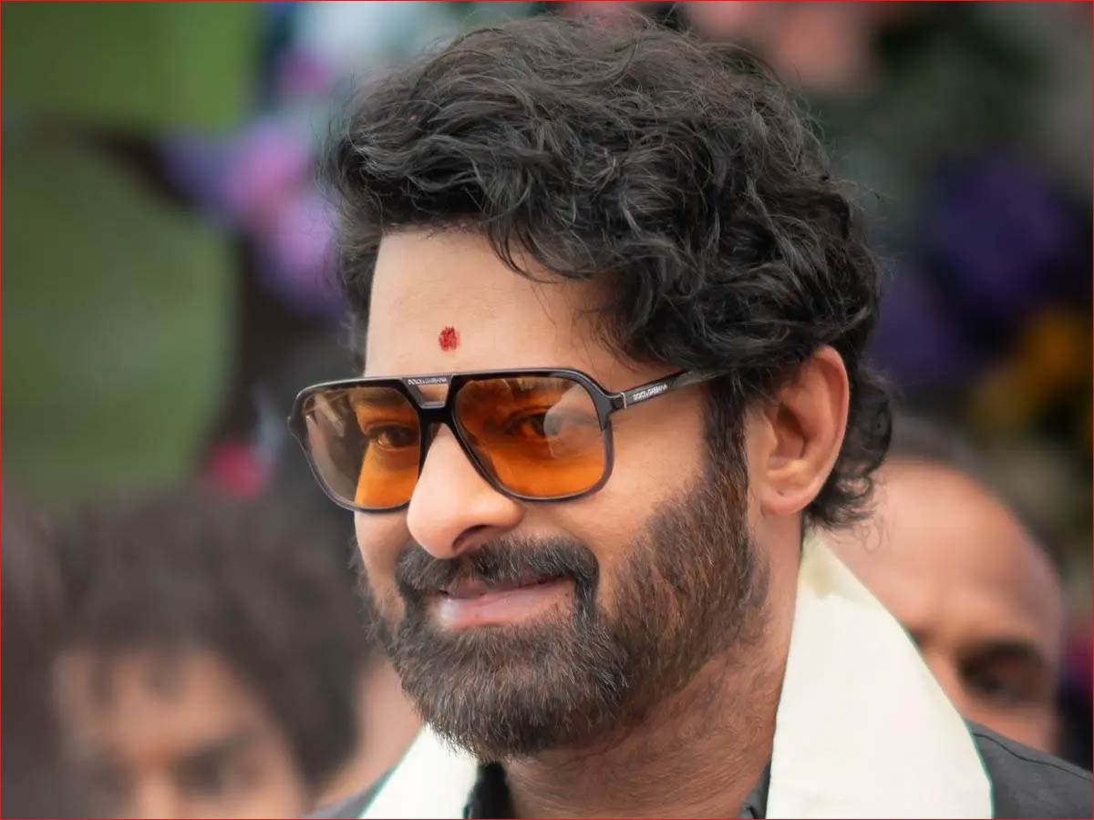 prabhas  ప్రభాస్ బర్త్ డే - ఏకంగా 6 ట్రీట్ లు 