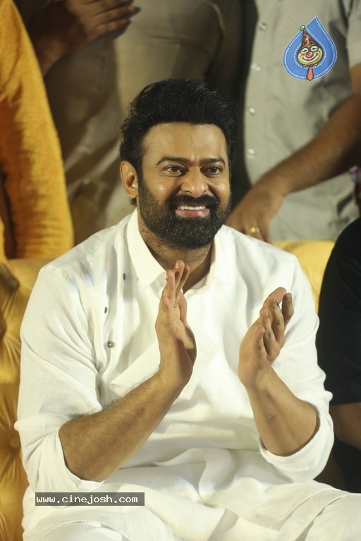 prabhas,salaar  ఆదిపురుష్ విడుదలకు ముందు ప్రభాస్ సర్పైజ్ 