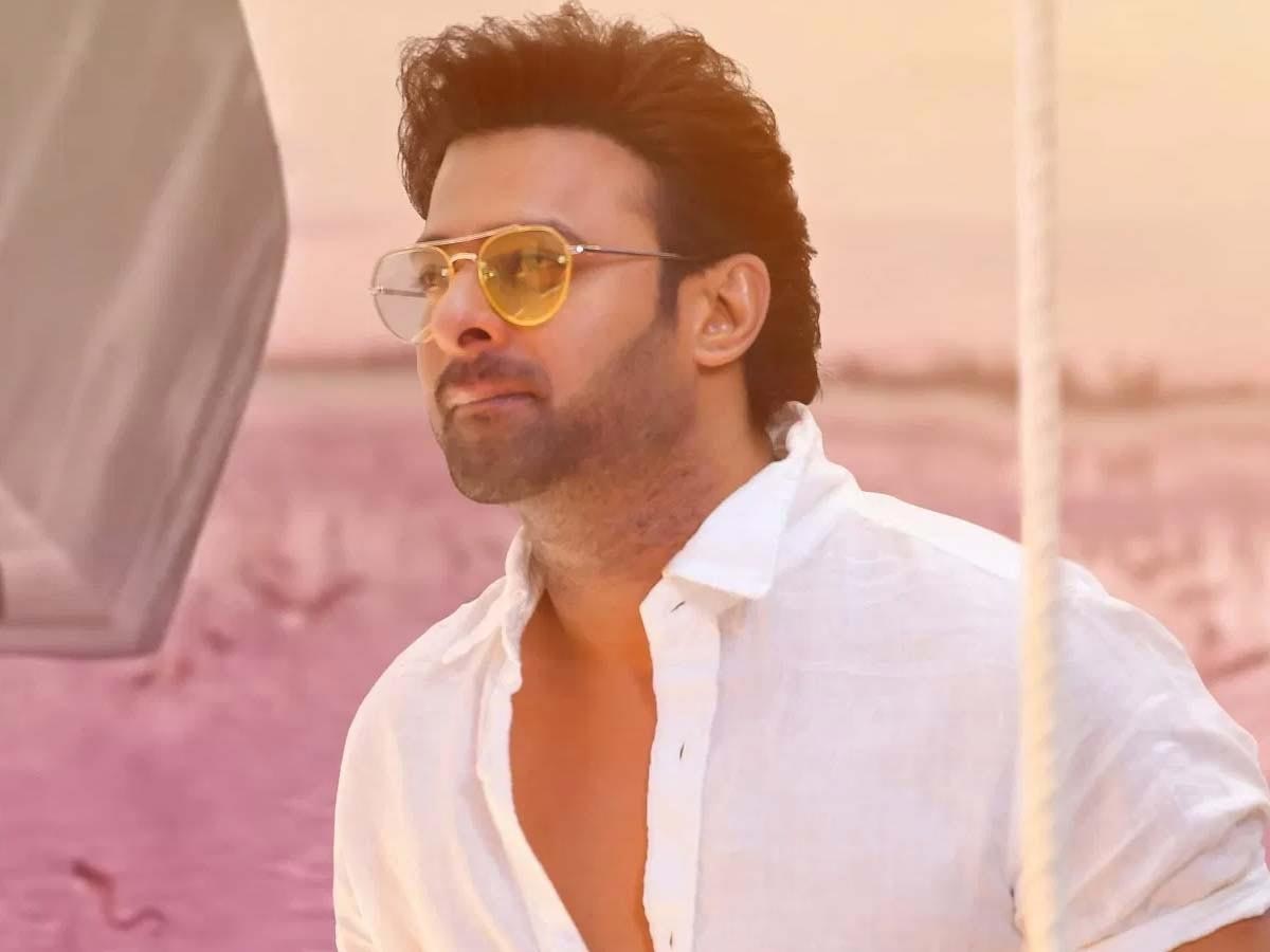 prabhas,fans,angry,fire,radhe shyam,young rebel star  ఆ సినిమా మీద ప్రభాస్ ఫ్యాన్స్ గరం గరం!