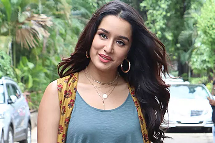 shraddha kapoor,item song,vinaya vidheya rama,ram charan,boyapati  చరణ్ కోసం ప్రభాస్ హీరోయిన్ ఆ పని చేస్తుందా?