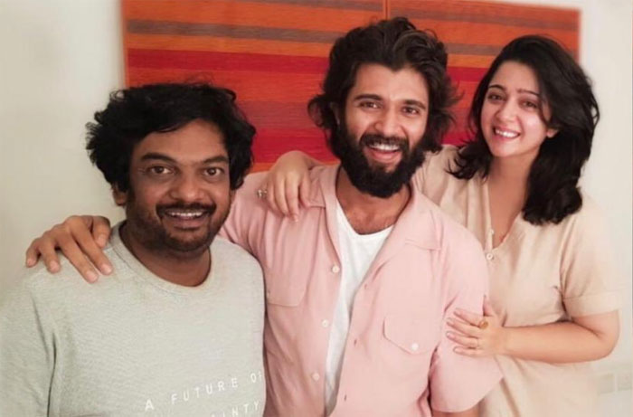 puri jagannadh,charmi,vijay deverakonda,conditions,fighter,puri charmi  విజ‌య్‌ను యాక్టింగ్‌కే ప‌రిమితం చేసిన పూరి-చార్మి!