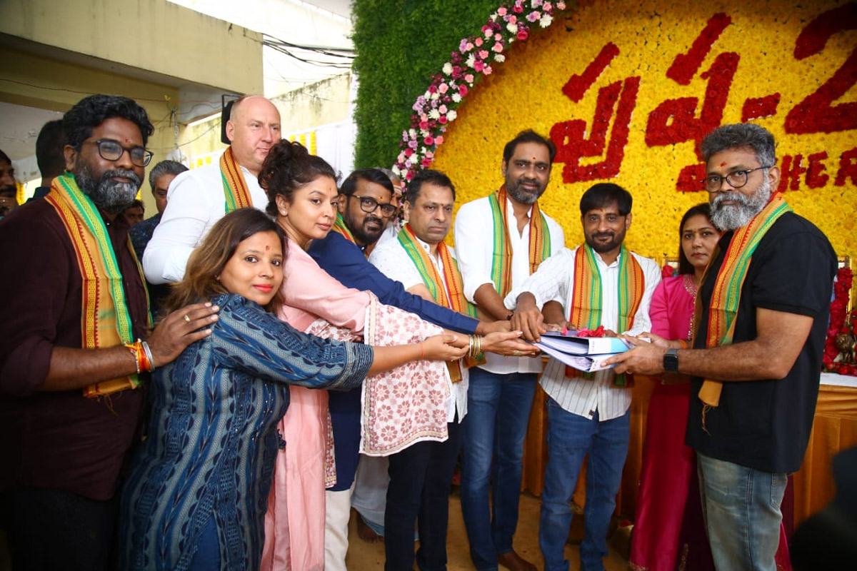 allu arjun,sukumar,pushpa,pushpa the rule,pushpa 2,pooja ceremony,sukumar,bunny  ‘పుష్ప రాజ్’ రూల్‌కి పూజయింది.. కానీ?