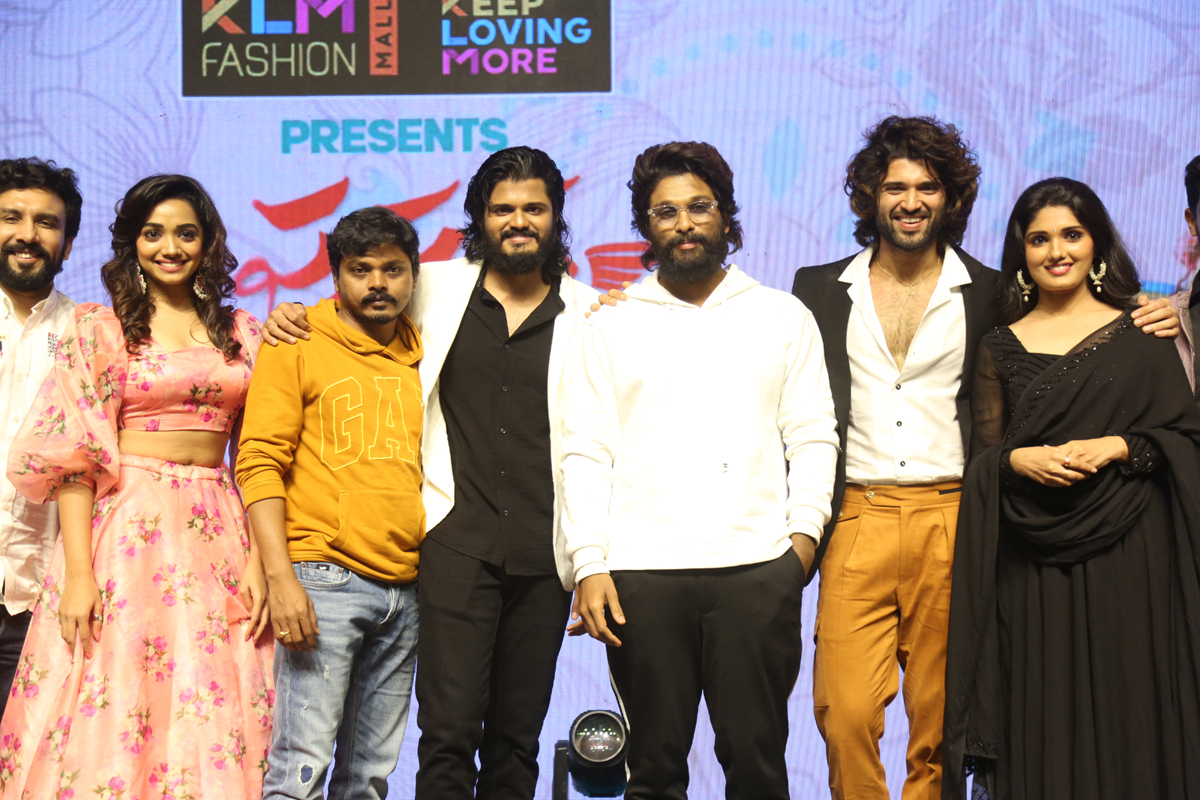 allu arjun,vijay deverakonda,anand deverakonda,pushpaka vimanam movie,pushpaka vimanam trailer launch event  విజయ్ సెల్ఫ్ మేడ్ యాక్టర్: అల్లు అర్జున్ 