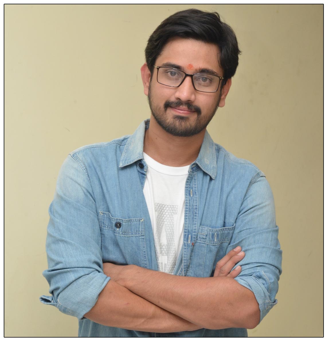 raj tarun  ఆ సినిమా వదిలేసి ఈ సినిమాకి ప్రమోషన్