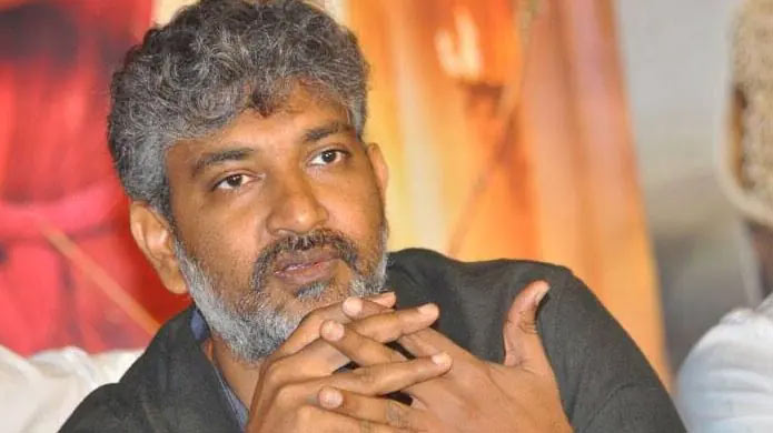 rajamouli,delhi airport,rajamouli tweet,street dogs,rajamouli tweet  అసహనంతో ట్వీట్ చేసిన టాప్ డైరెక్టర్ 