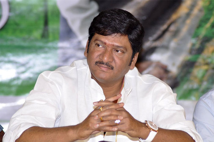 rajendra prasad,clarifies,political entry  రాజకీయాలు నా వంటికి పడవంటున్నాడు!