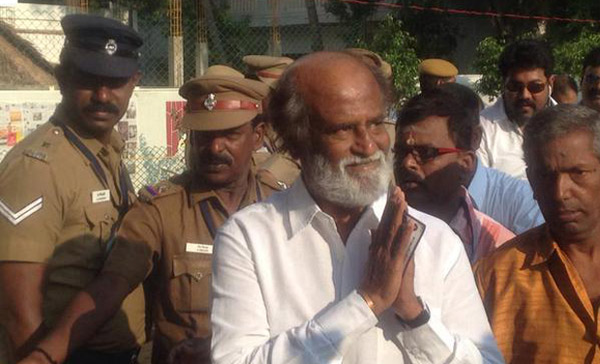 rajinikanth,cauvery water issue,karnataka,tamilnadu,jayalalithe government,celebrities,prabhudeva,cauvery water row  ఇంటెలిజెన్స్ హెచ్చరిక: రజినీకి భద్రత పెంపు!