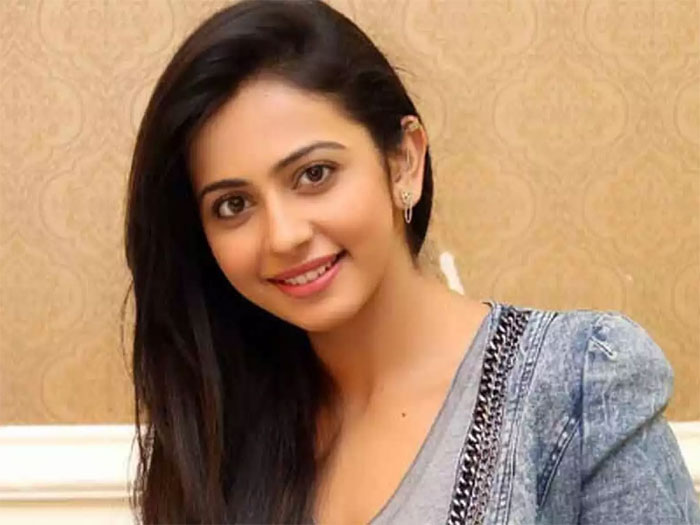 rakul preet singh,advice,fans,corona,works finish,home  ఇప్పటివరకు చేయని పనులు చేసుకోండి: రకుల్ 