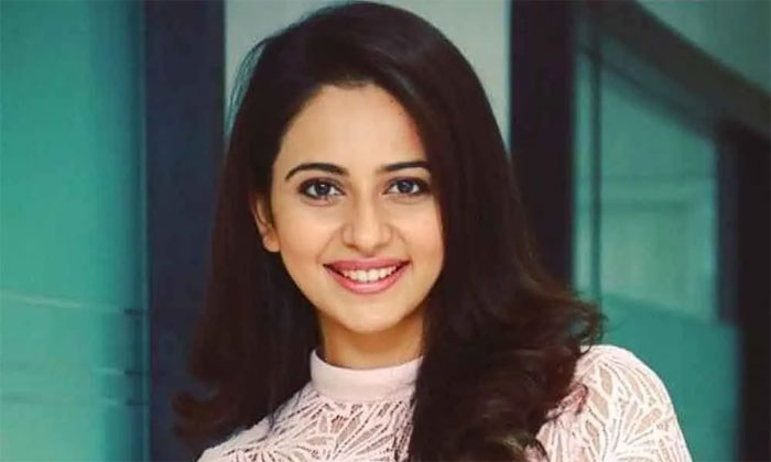 rakul preet singh,manchu lakshmi,husband,qualities,heroine  కాబోయేవాడు ఇలా ఉండాలంటున్న రకుల్