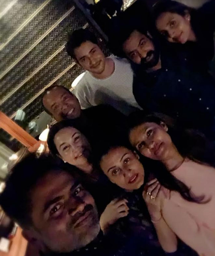 vamsi paidipalli,mahesh babu,ntr,family,birthday party,ram charn,missed  పార్టీలో మహేష్, ఎన్టీఆర్.. చరణే మిస్సయ్యాడు