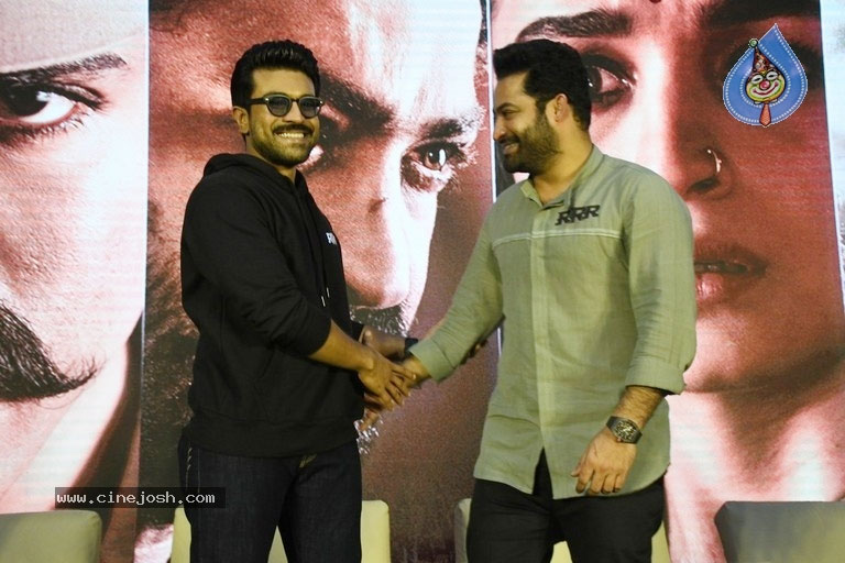 ram charan - ntr,rrr movie,rrr pan india film,ntr,ram charan,ntr fans,ram charan fans,rrr fans,rajamouli rrr promotions  చరణ్ - ఎన్టీఆర్ ప్లాన్ అదా..