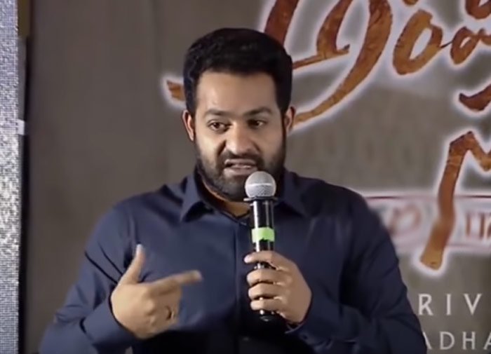 jr ntr,aravinda sametha,success meet,pawan kalyan,dialogue  పవన్‌ డైలాగ్‌తో తారక్‌.. తారక్‌ మాటతో చరణ్!