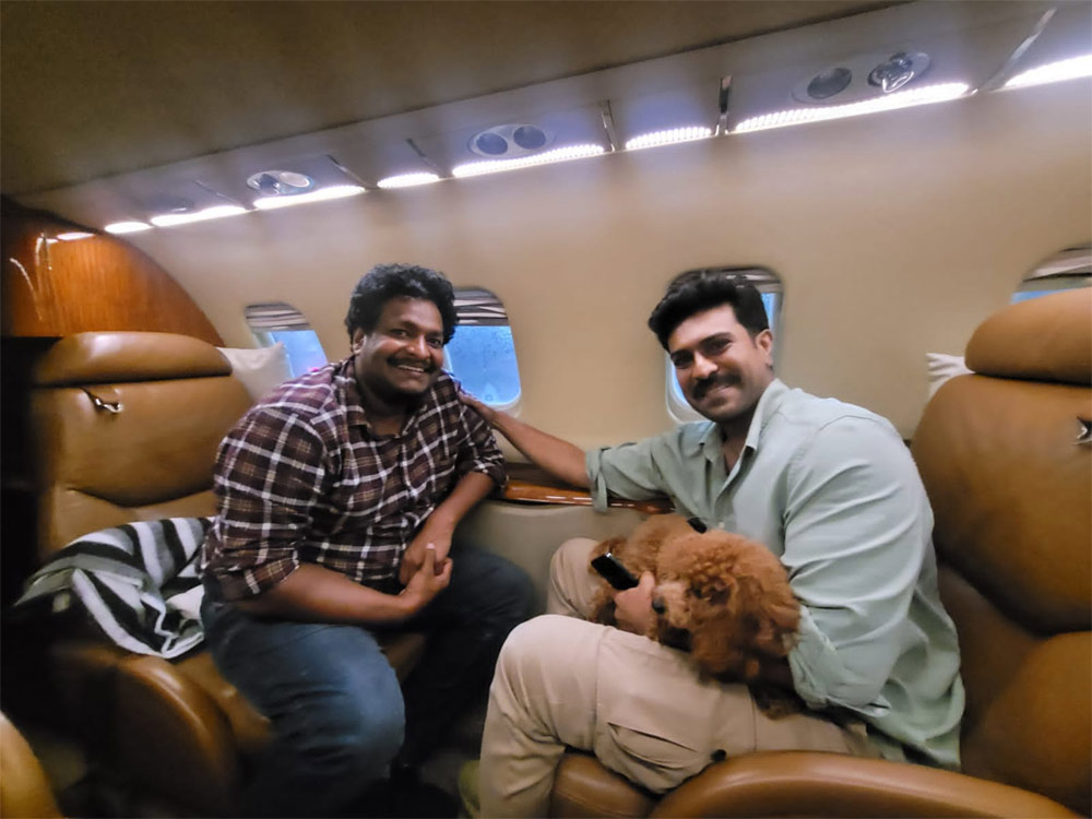 ram charan,satya,charter flight,amritsar,hyderabad  రామ్ చరణ్ ఫ్లైట్ లో కమెడియన్ సత్య 