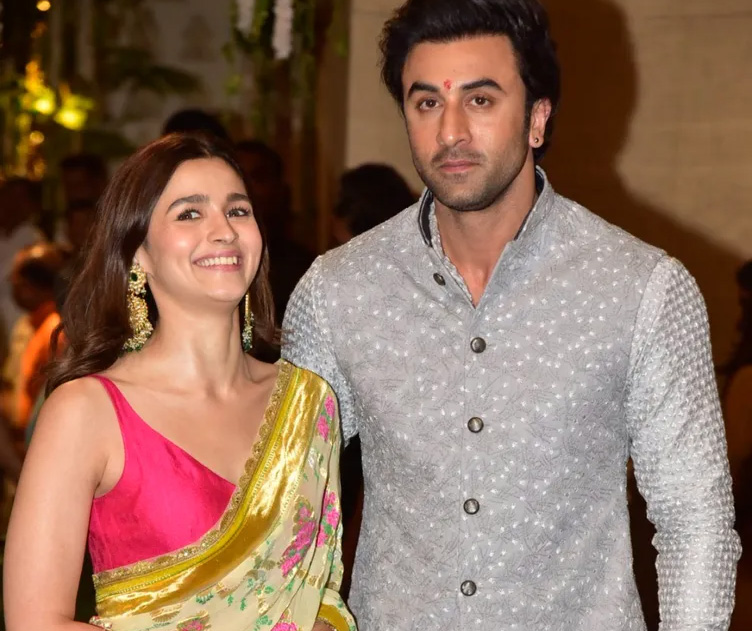 alia bhatt,ranbir kapoor,rk house,alia bhatt - ranbir kapoor,kapoor family  రణబీర్-అలియా పెళ్లి ఎప్పుడు.. ఎక్కడంటే 