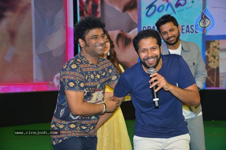 rang de movie,venky atluri,devi sri prasad,nithin rang de movie,rang de review,rang de grand release event  దేవికి 'సారీ' చెప్పిన వెంకీ అట్లూరి