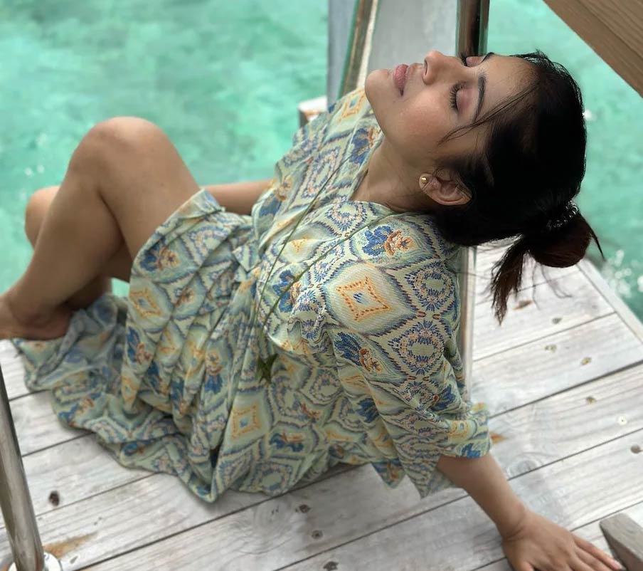 rashmi gautam,maldives  మాల్దీవుల్లో రిలాక్స్ అవుతున్న జబర్దస్త్ యాంకర్