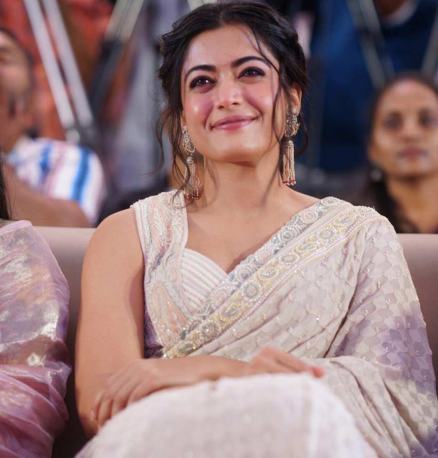 rashmika  రాజమౌళికి గాలం వేస్తున్న నేషనల్ క్రష్ 