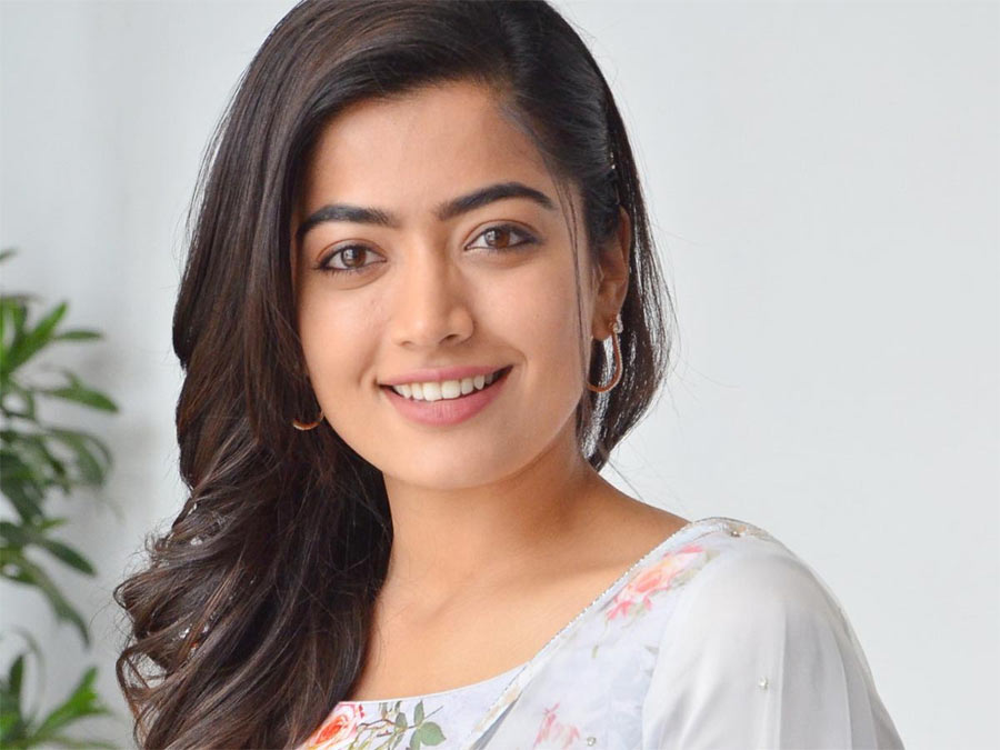 rashmika mandanna,pushpa movie,allu arjun,sukumar,rashmika instagram live,fans,chit chat  అల్లు అర్జున్ స్వీట్ అండ్ సింపుల్