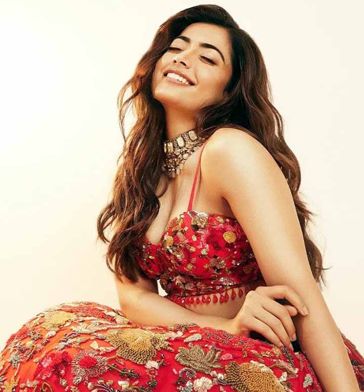 rashmika mandanna,internet,rashmika glamour look  తెగించిన రష్మిక