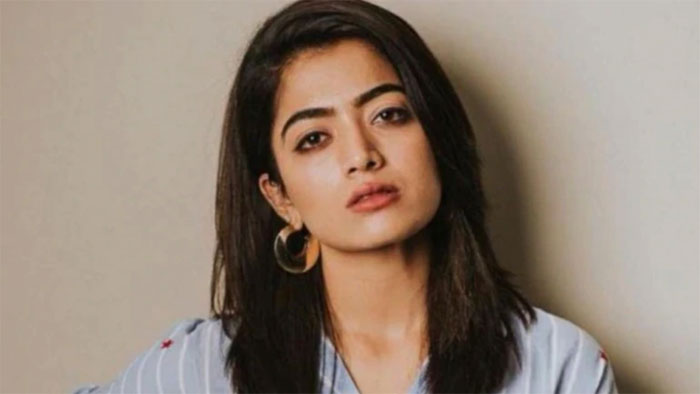 rashmika mandanna,disappoint,sarileru neekevvaru  సరిలేరు హిట్టయినా ఆమెకి తలపోటు తప్పలేదు