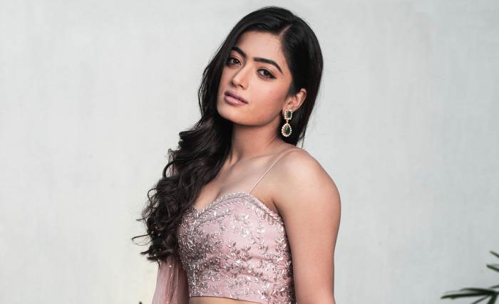 rashmika mandanna,heroine,rumours,tamil star hero,vijay film  ఆ పుకార్లు నిజమవ్వాలని కోరుకుంటోంది?