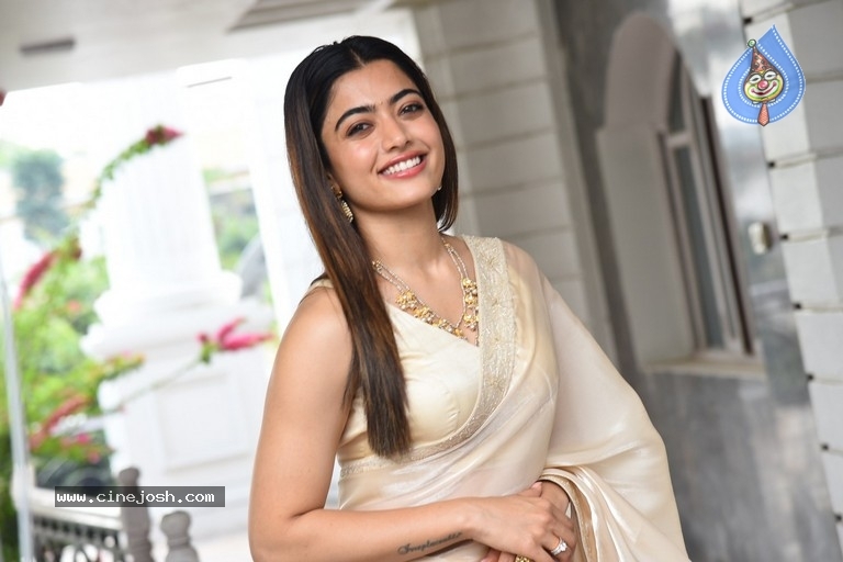 rashmika mandanna,rashmika mandanna interview,rashmika photos,rashmika on special songs,rashmika mandanna interview news,pushpa heroine rashmika  స్పెషల్ సాంగ్స్ పై రష్మిక ఒపీనియన్ 