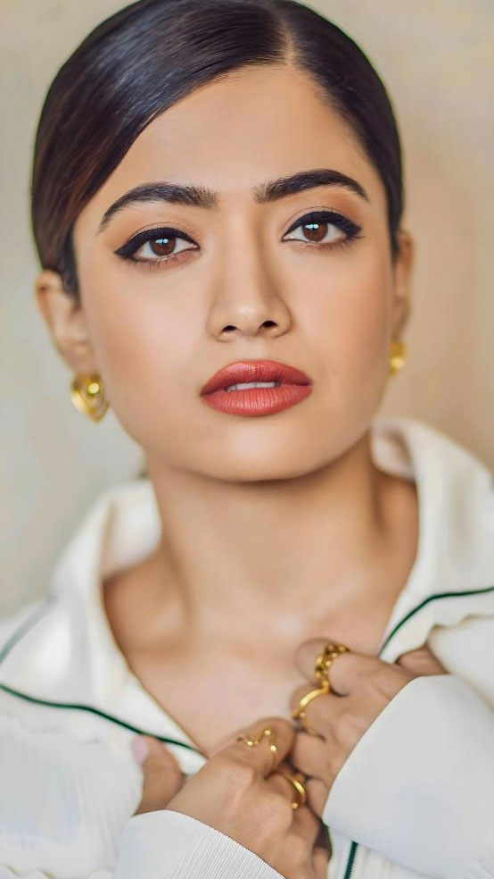 rashmika mandanna,goodbye  ప్రేమించడానికి టైమ్ లేదంటున్న రష్మిక