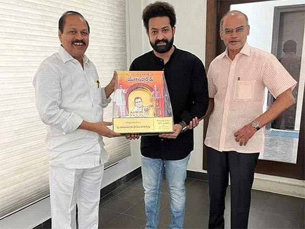 jr.ntr,sr ntr  ఓహ్.. ఎన్ఠీఆర్ ఇందుకు రాలేదా..!