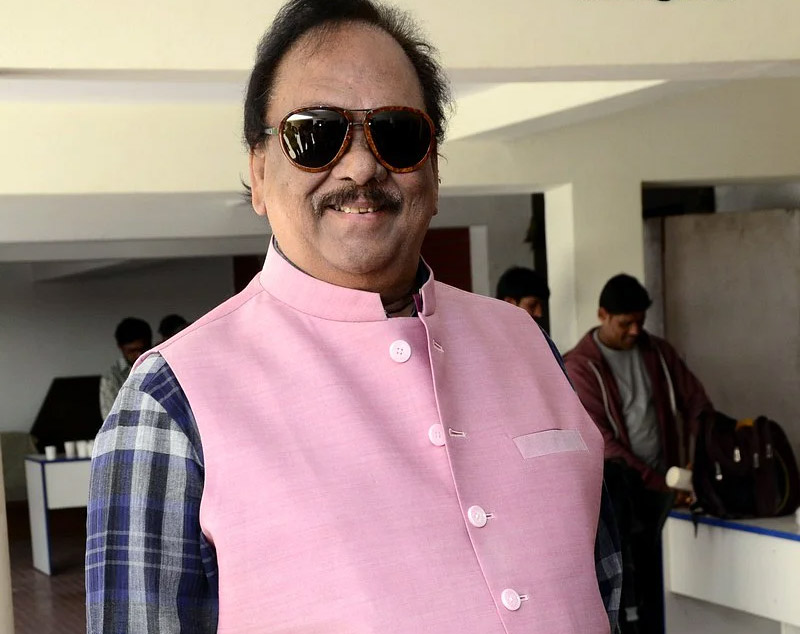 krishnam raju,prabhas,krishnam raju passes away  షాకింగ్: కృష్ణం రాజు హఠాన్మరణం 