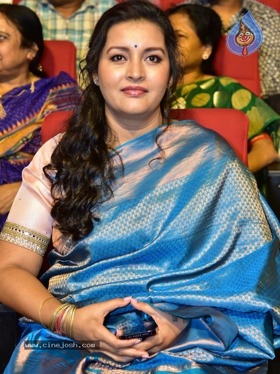 renu desai  కాంట్రవర్సీలకు భయపడుతున్న రేణు దేశాయ్