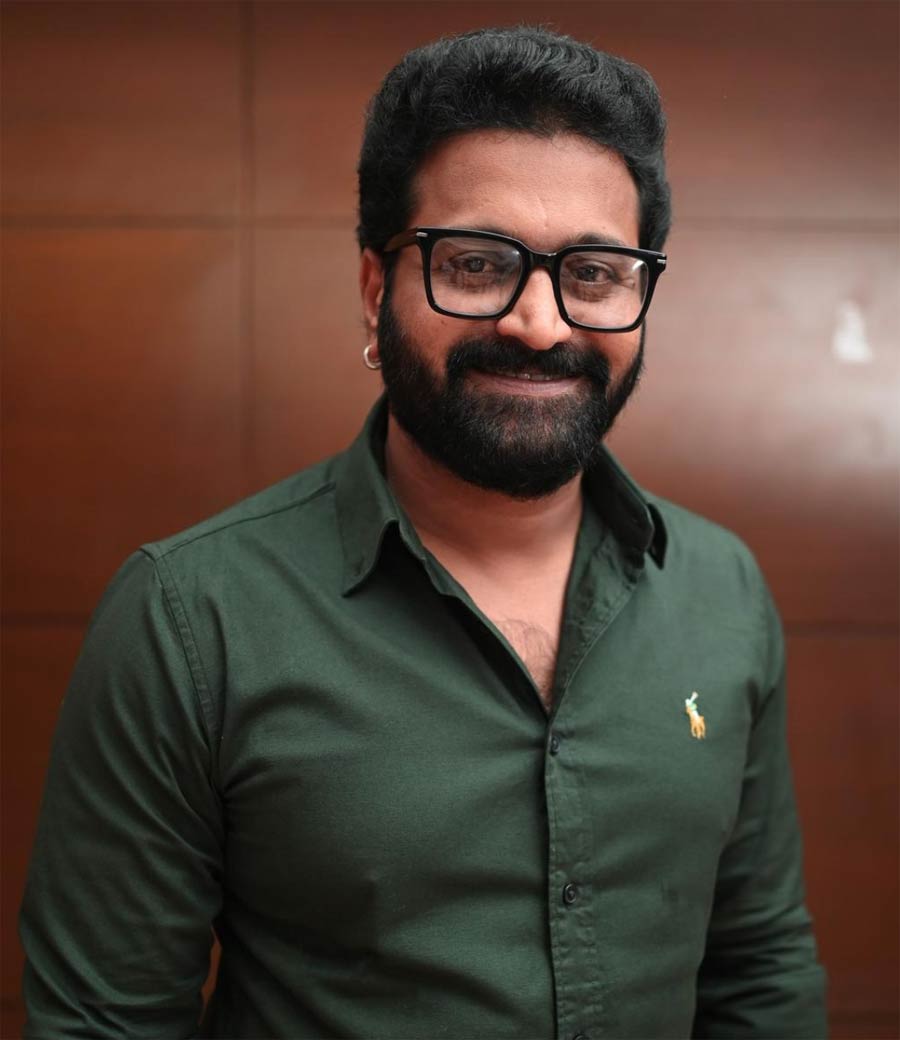 rishab shetty  తెలుగు సినిమాలు ఓకె చేసిన కాంతార హీరో 