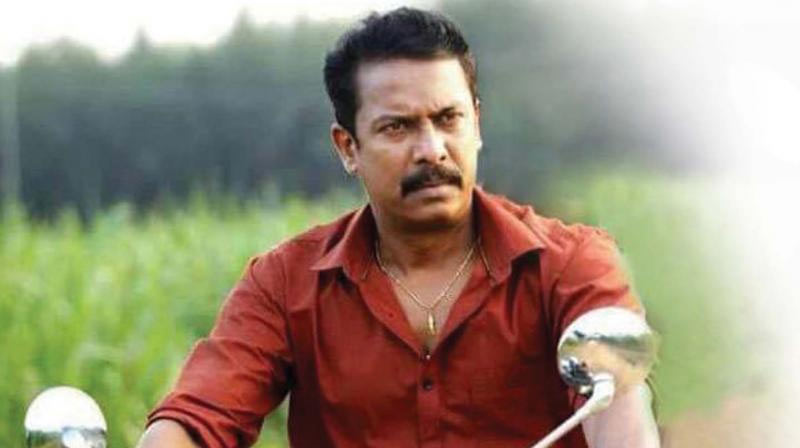 raincoats,samuthirakani  సముద్రఖని ఆఫీస్ లో విచిత్రమైన దొంగ 