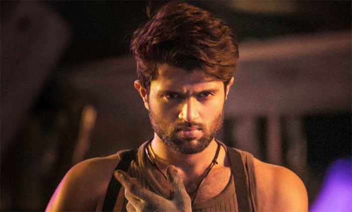 vijay deverakonda,dear comrade,4 languages,super star,rowdy star,south  అదే జరిగితే రౌడీస్టార్ కూడా సూపర్‌స్టారే!