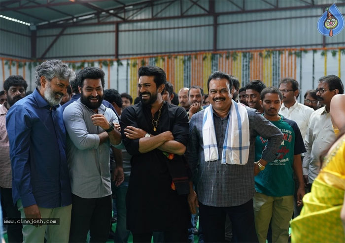 rrr,ram charan,jr ntr,rajamouli,title,rama ravana rajyam,rrr movie  RRR.. టైటిల్ ఇది కాదంటూ మళ్లీ చర్చలు..!