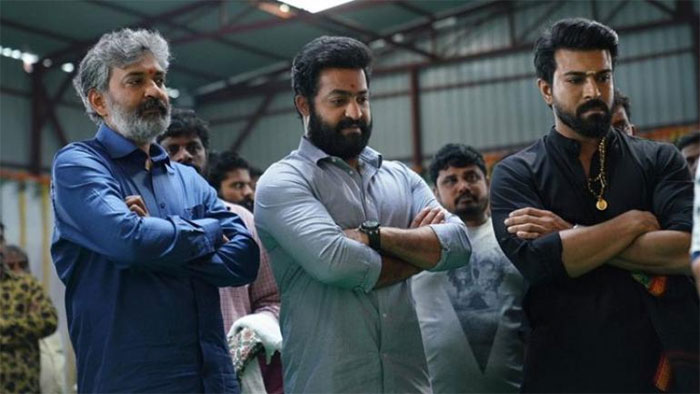 rajamouli,ram charan,ntr,rrr movie,release date  RRR రిలీజ్ డేట్ మారనుందా?