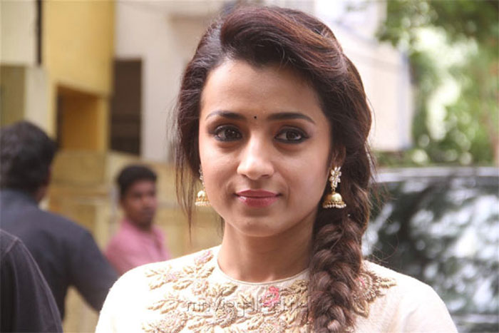 producer gnanavel raja,trisha,saami 2,fires  ఈ నిర్మాత.. త్రిషకి గట్టిగా ఇచ్చాడు !