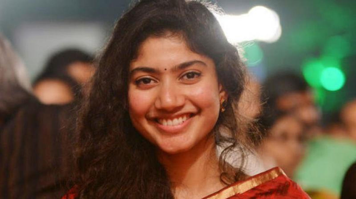 sai pallavi,director teja,pawan kalyan,ak remake,alivelu vebkataramana  తేజకి 'నో' చెప్పి పవన్ కి 'ఓకె' చెప్పింది