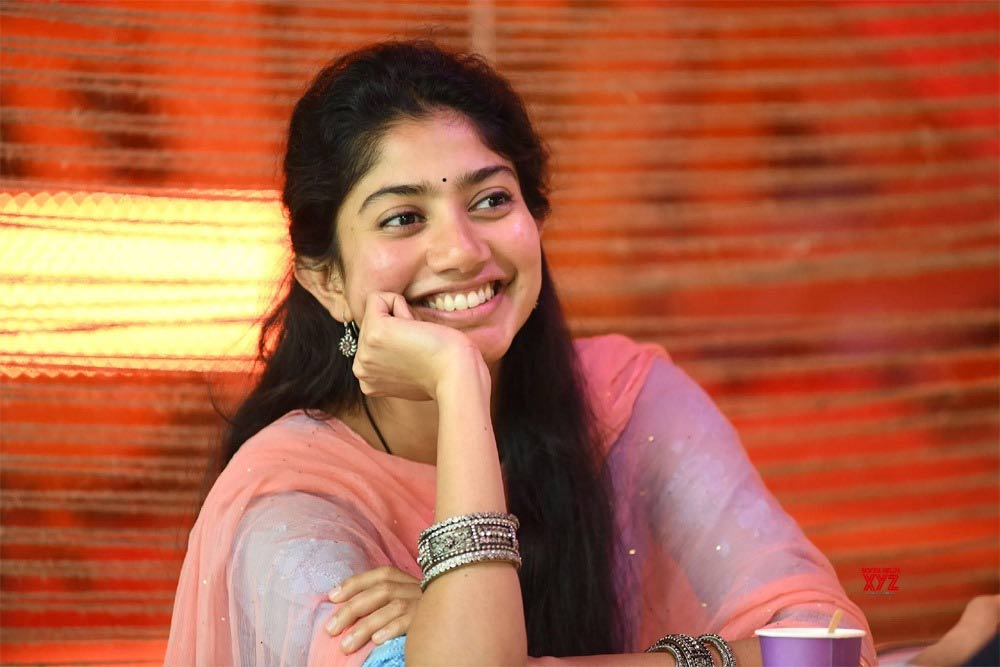 sai pallavi,tango dance,glamour roles  అందుకే గ్లామర్ రోల్స్ చేయట్లేదు!